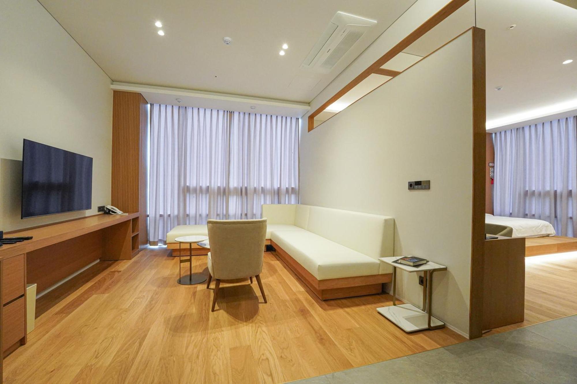 Hotel Ground27 Puszan Kültér fotó