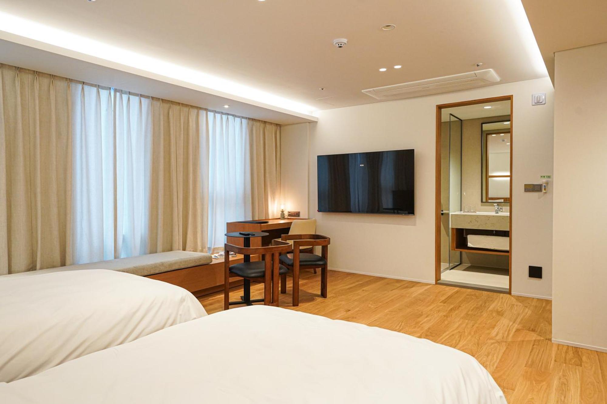 Hotel Ground27 Puszan Kültér fotó